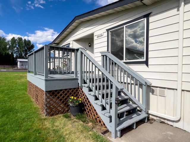 3306 E 4th Ct, Mead, WA 99021