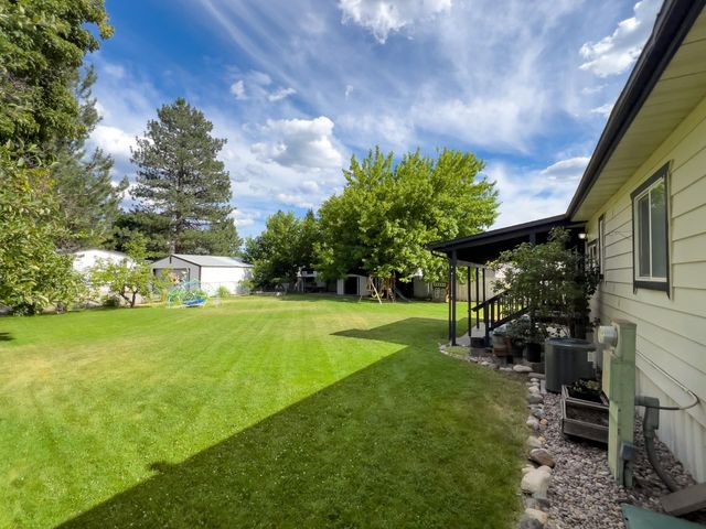 3306 E 4th Ct, Mead, WA 99021