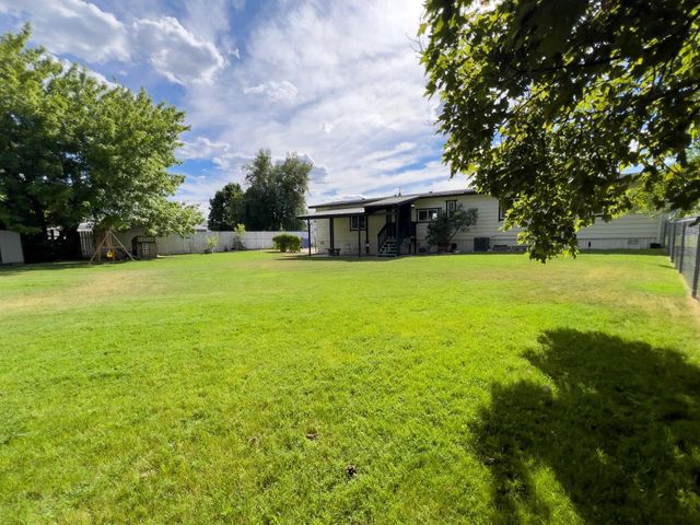 3306 E 4th Ct, Mead, WA 99021