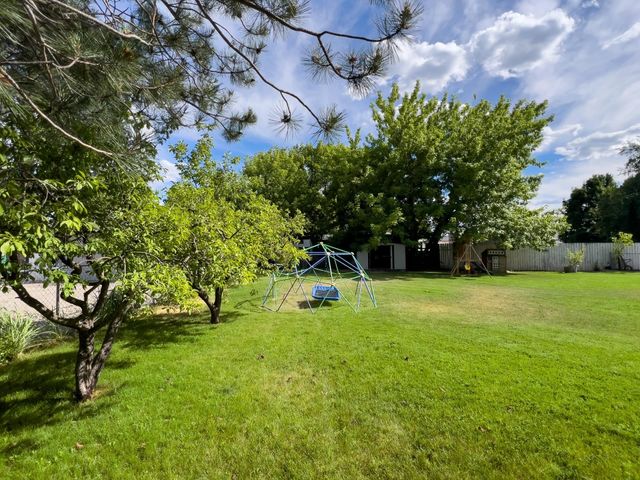 3306 E 4th Ct, Mead, WA 99021