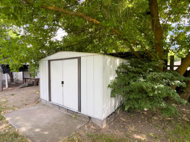 3306 E 4th Ct, Mead, WA 99021