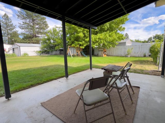 3306 E 4th Ct, Mead, WA 99021