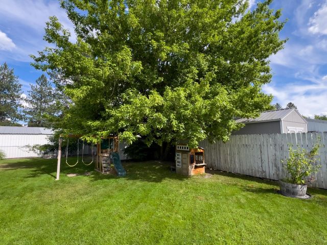 3306 E 4th Ct, Mead, WA 99021