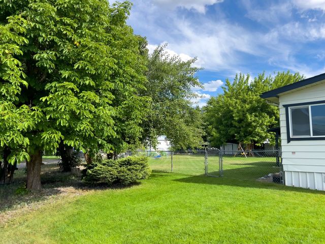 3306 E 4th Ct, Mead, WA 99021