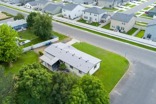 3306 E 4th Ct, Mead, WA 99021