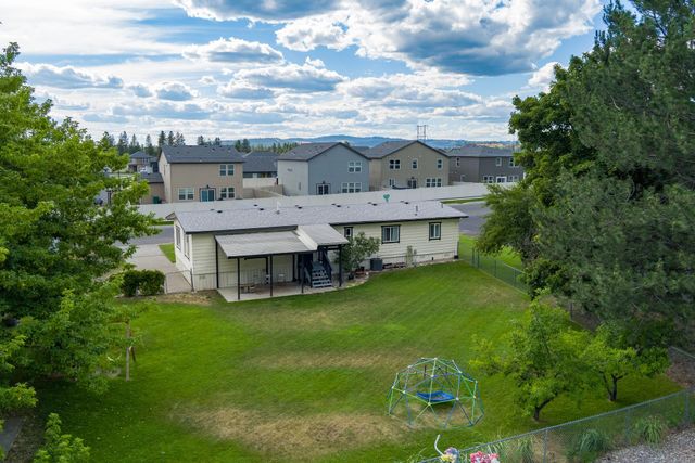 3306 E 4th Ct, Mead, WA 99021