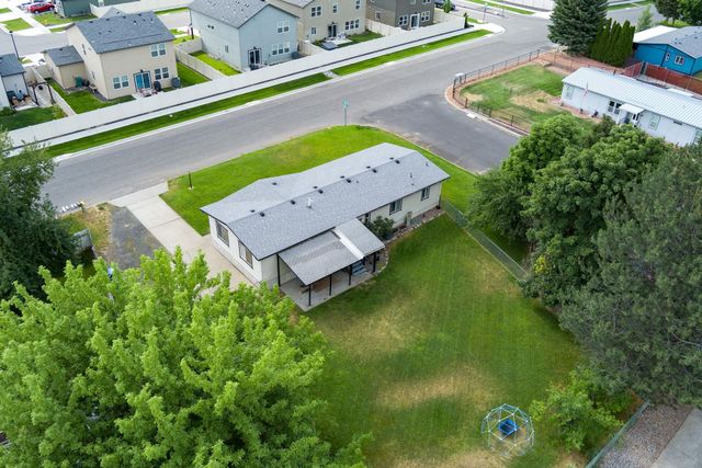 3306 E 4th Ct, Mead, WA 99021