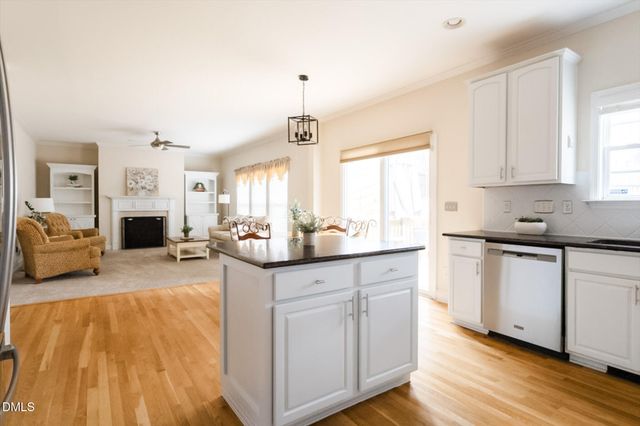 1124 Woodlands Creek Way, Apex, NC 27502