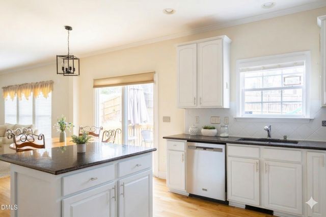 1124 Woodlands Creek Way, Apex, NC 27502