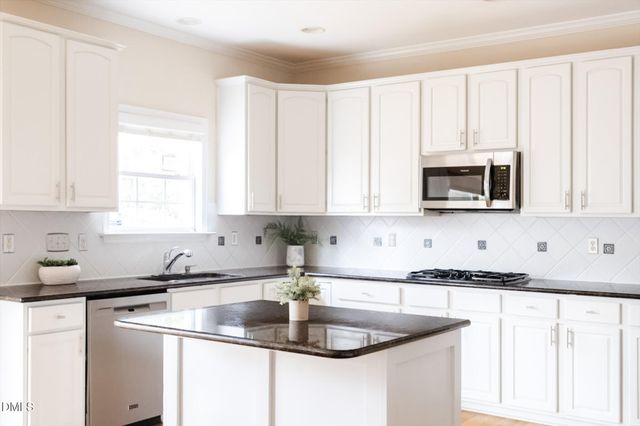 1124 Woodlands Creek Way, Apex, NC 27502