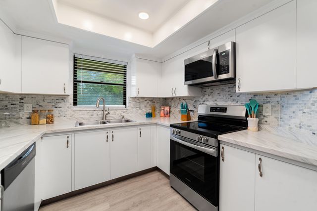 841 SW South River Drive 205, Stuart, FL 34997