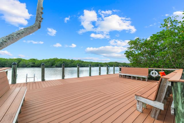 841 SW South River Drive 205, Stuart, FL 34997