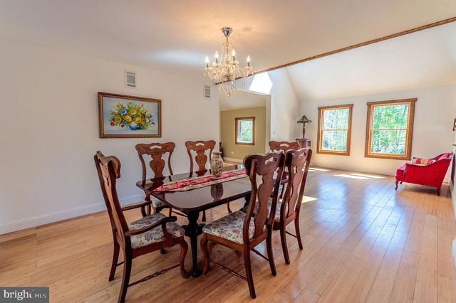 57 LAKE LN, East Stroudsburg, PA 18301