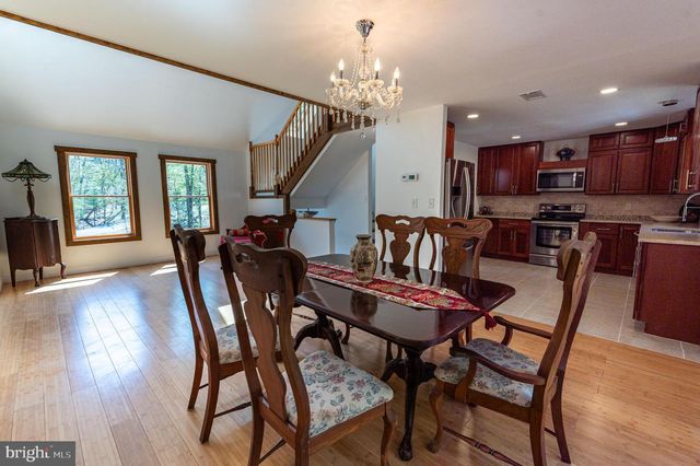 57 LAKE LN, East Stroudsburg, PA 18301