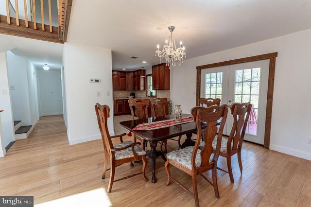 57 LAKE LN, East Stroudsburg, PA 18301