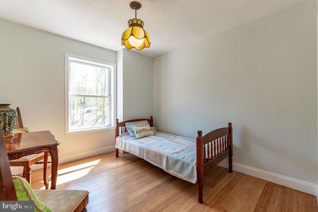 57 LAKE LN, East Stroudsburg, PA 18301