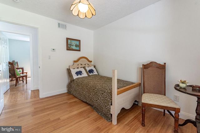 57 LAKE LN, East Stroudsburg, PA 18301