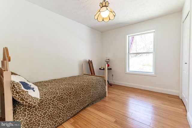 57 LAKE LN, East Stroudsburg, PA 18301