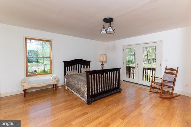 57 LAKE LN, East Stroudsburg, PA 18301