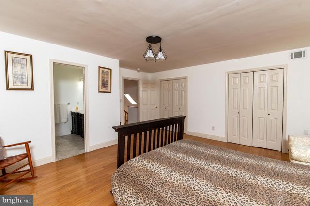 57 LAKE LN, East Stroudsburg, PA 18301