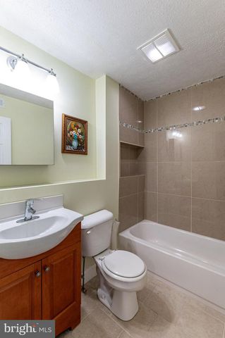 57 LAKE LN, East Stroudsburg, PA 18301