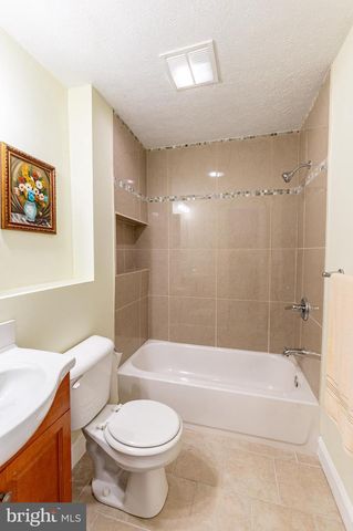 57 LAKE LN, East Stroudsburg, PA 18301