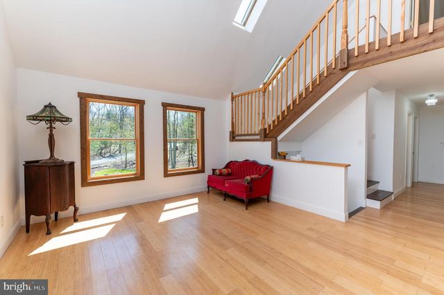 57 LAKE LN, East Stroudsburg, PA 18301