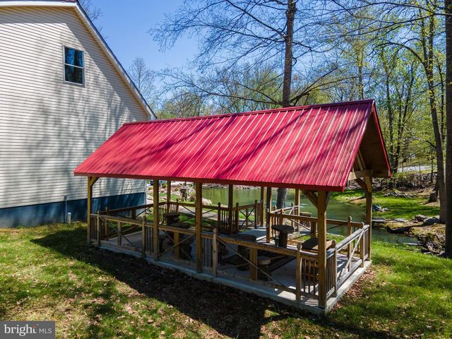 57 LAKE LN, East Stroudsburg, PA 18301