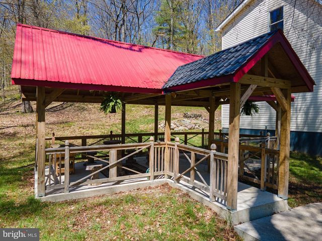 57 LAKE LN, East Stroudsburg, PA 18301