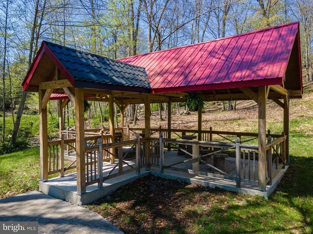 57 LAKE LN, East Stroudsburg, PA 18301