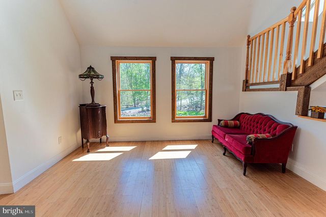 57 LAKE LN, East Stroudsburg, PA 18301
