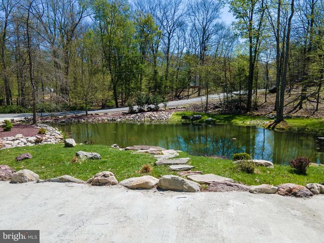 57 LAKE LN, East Stroudsburg, PA 18301