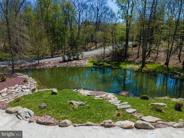 57 LAKE LN, East Stroudsburg, PA 18301