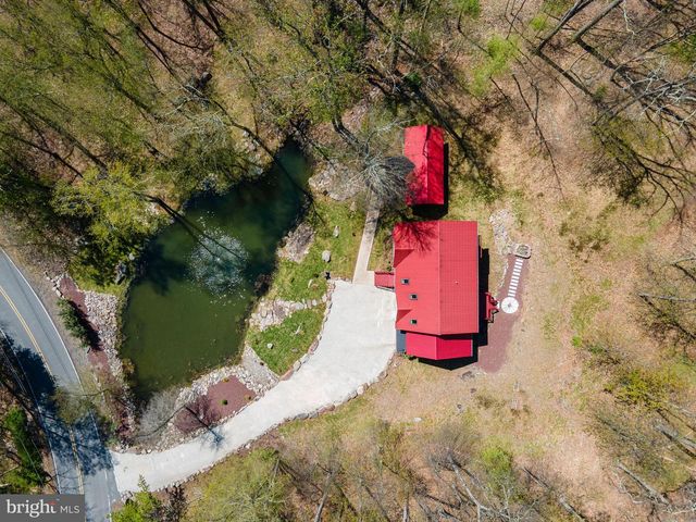 57 LAKE LN, East Stroudsburg, PA 18301