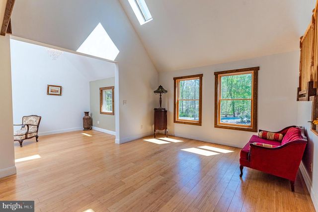 57 LAKE LN, East Stroudsburg, PA 18301
