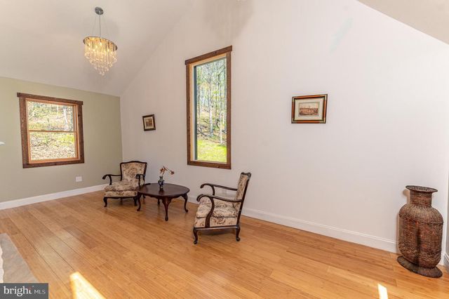 57 LAKE LN, East Stroudsburg, PA 18301