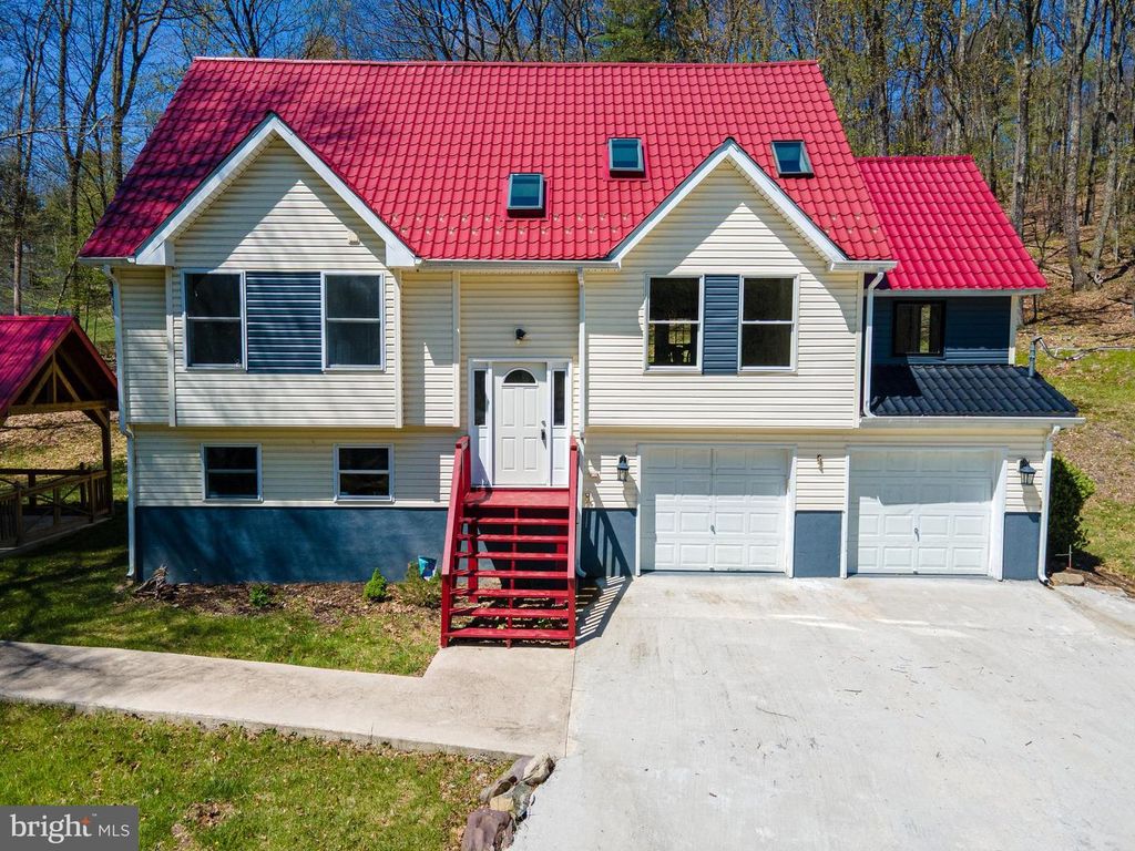 57 LAKE LN, East Stroudsburg, PA 18301
