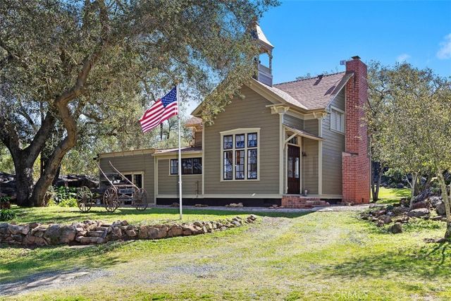 1239 Rainbow Valley Boulevard, Fallbrook, CA 92028