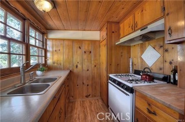 1239 Rainbow Valley Boulevard, Fallbrook, CA 92028