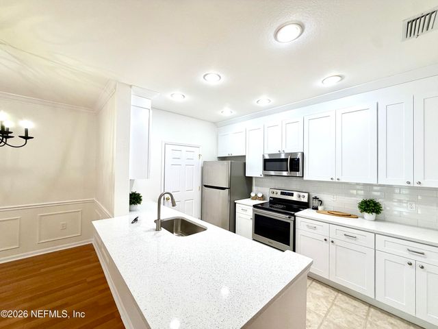 10901 BURNT MILL Road 406, Jacksonville, FL 32256