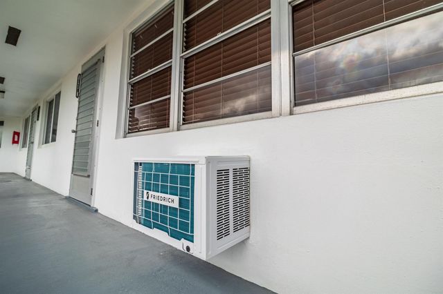 120 Northampton F, West Palm Beach, FL 33417