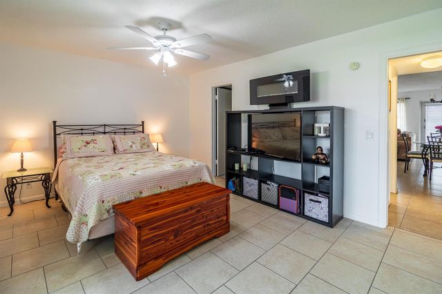 120 Northampton F, West Palm Beach, FL 33417