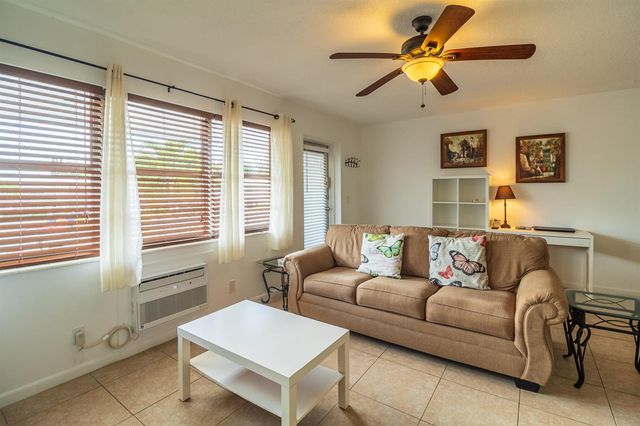 120 Northampton F, West Palm Beach, FL 33417