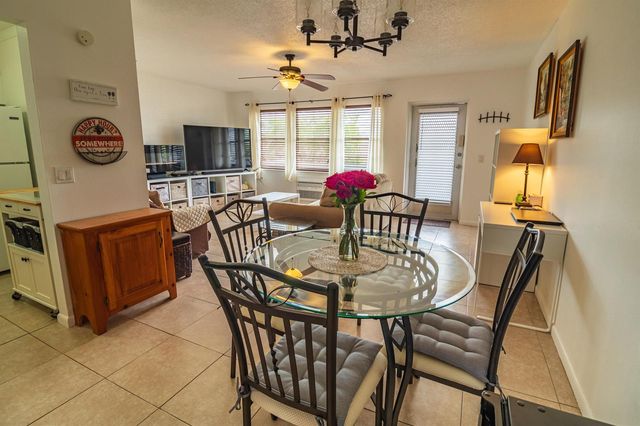 120 Northampton F, West Palm Beach, FL 33417