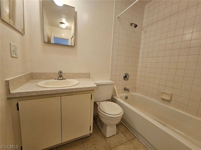 120 SW Trafalgar PKWY 3, Cape Coral, FL 33991