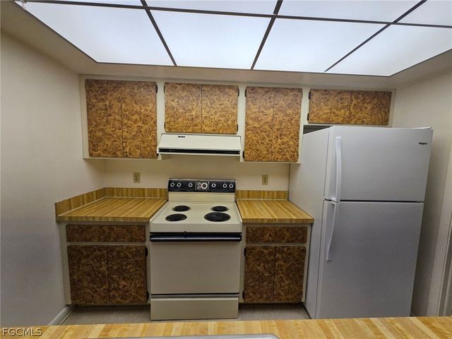 120 SW Trafalgar PKWY 3, Cape Coral, FL 33991