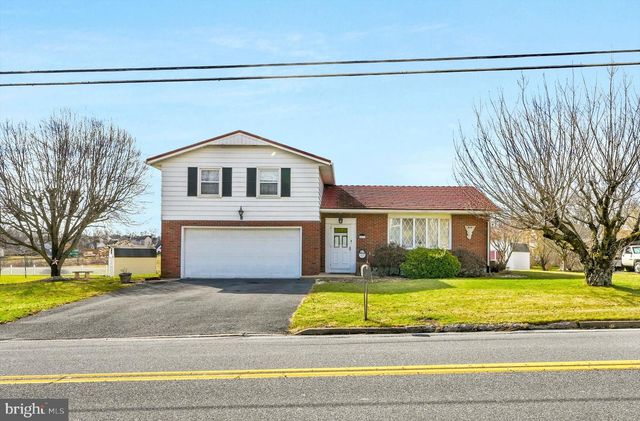 4872 MAIN ST, Whitehall, PA 18052