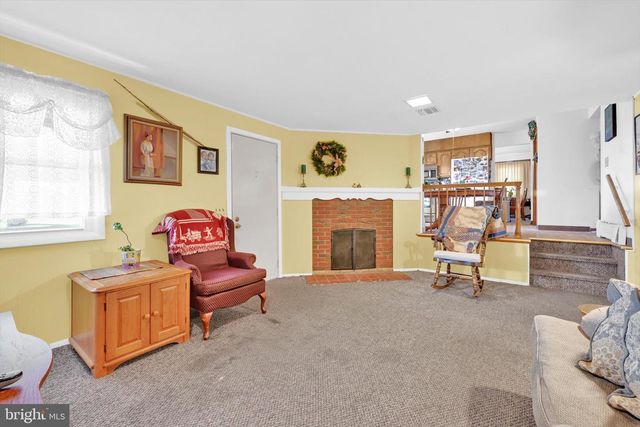 4872 MAIN ST, Whitehall, PA 18052