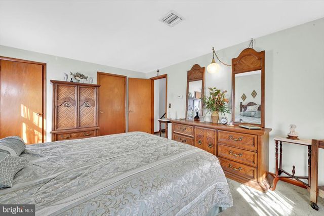 4872 MAIN ST, Whitehall, PA 18052