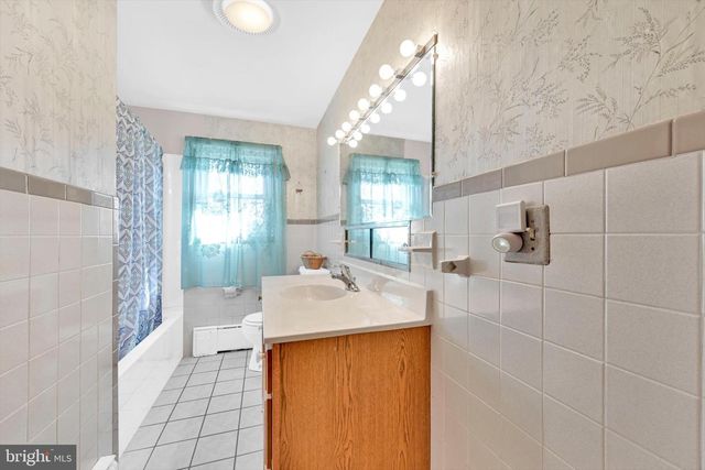 4872 MAIN ST, Whitehall, PA 18052